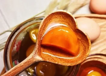 Uống lòng đỏ trứng gà với mật ong có tác dụng gì?